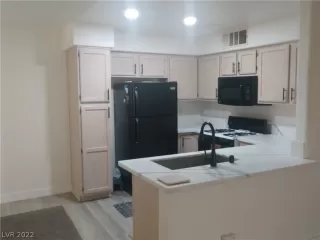 Photo #4: 2450507 Listing