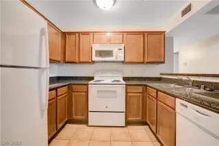 Photo #3: 2450541 Listing