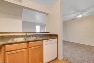 Photo #4: 2450541 Listing