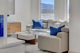 Photo #4: 2450566 Listing 