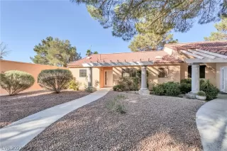 Photo #3: 2450575 Listing