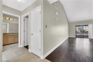 Photo #5: 2450575 Listing