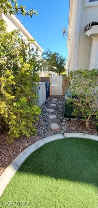 Photo #5: 2450609 Listing