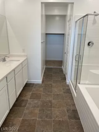 Photo #4: 2450622 Listing 