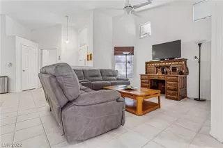 Photo #4: 2450632 Listing 