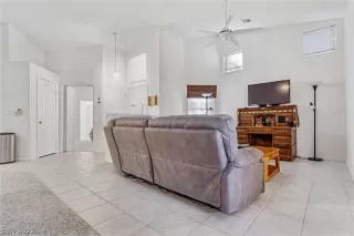 Photo #5: 2450632 Listing 