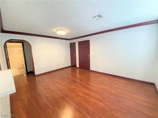 Photo #6: 2450651 Listing 