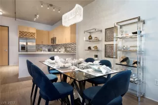 Photo #4: 2450666 Listing