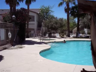 Photo #4: 2450667 Listing