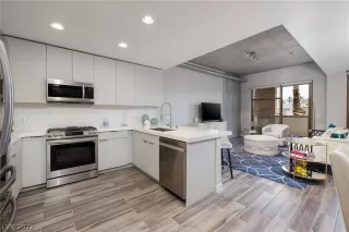 Photo #3: 2450668 Listing