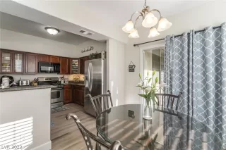 Photo #4: 2450682 Listing