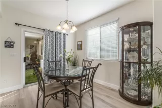 Photo #5: 2450682 Listing