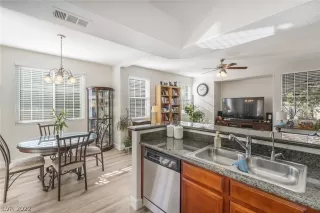 Photo #6: 2450682 Listing