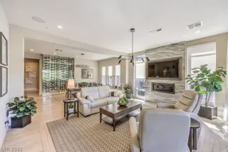 Photo #5: 2450694 Listing