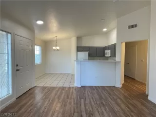 Photo #3: 2450728 Listing 