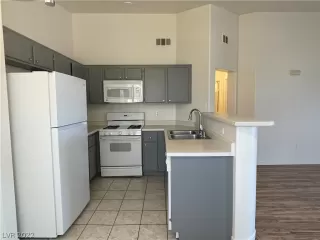 Photo #6: 2450728 Listing 