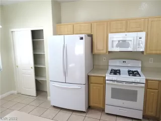 Photo #5: 2450763 Listing 