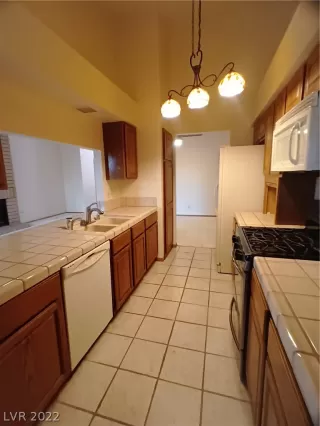 Photo #6: 2450773 Listing 