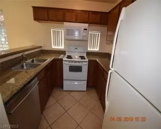 Photo #6: 2450782 Listing