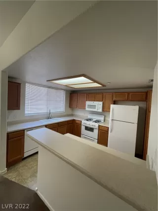 Photo #3: 2450794 Listing 