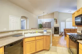 Photo #2: 2450829 Listing