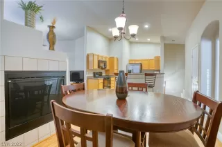 Photo #4: 2450829 Listing