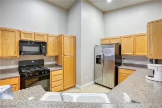 Photo #6: 2450829 Listing