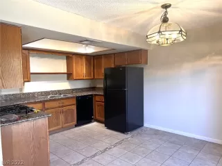 Photo #5: 2450837 Listing 