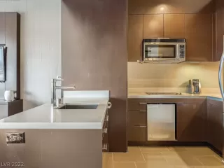 Photo #5: 2450839 Listing