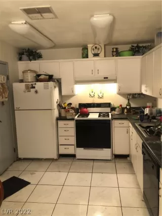 Photo #5: 2450923 Listing 