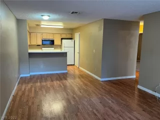 Photo #3: 2450928 Listing