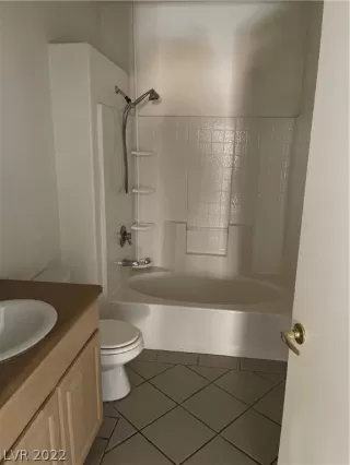 Photo #4: 2450929 Listing