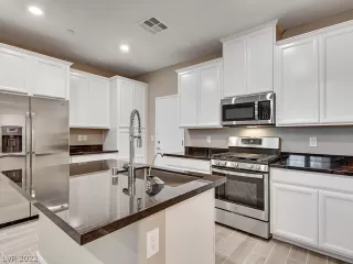 Photo #1: 2450968 Listing 