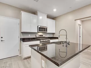 Photo #2: 2450968 Listing 