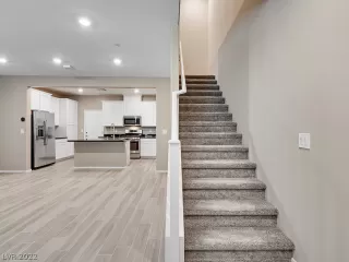 Photo #4: 2450968 Listing 