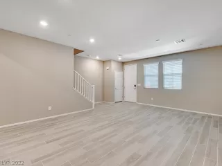 Photo #5: 2450968 Listing 