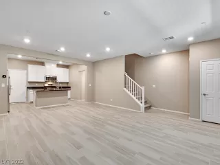 Photo #6: 2450968 Listing 