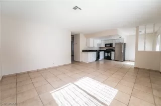 Photo #2: 2450977 Listing