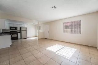 Photo #3: 2450977 Listing