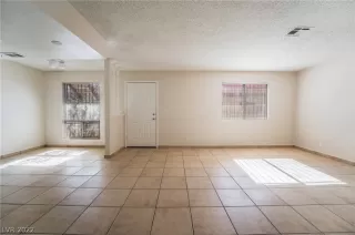 Photo #4: 2450977 Listing