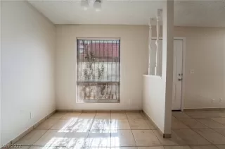 Photo #6: 2450977 Listing