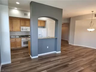 Photo #4: 2451000 Listing