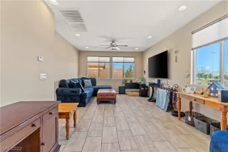 Photo #5: 2451042 Listing