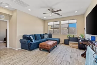 Photo #6: 2451042 Listing