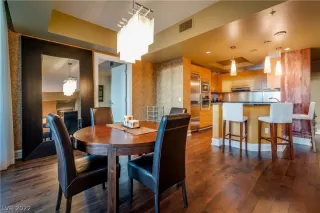 Photo #4: 2451089 Listing