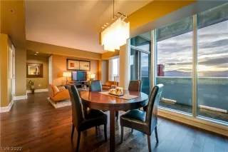 Photo #5: 2451089 Listing