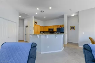 Photo #3: 2451100 Listing