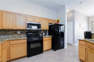 Photo #4: 2451100 Listing