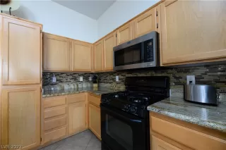 Photo #5: 2451100 Listing