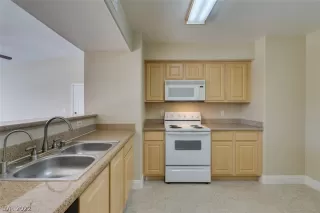 Photo #3: 2451135 Listing